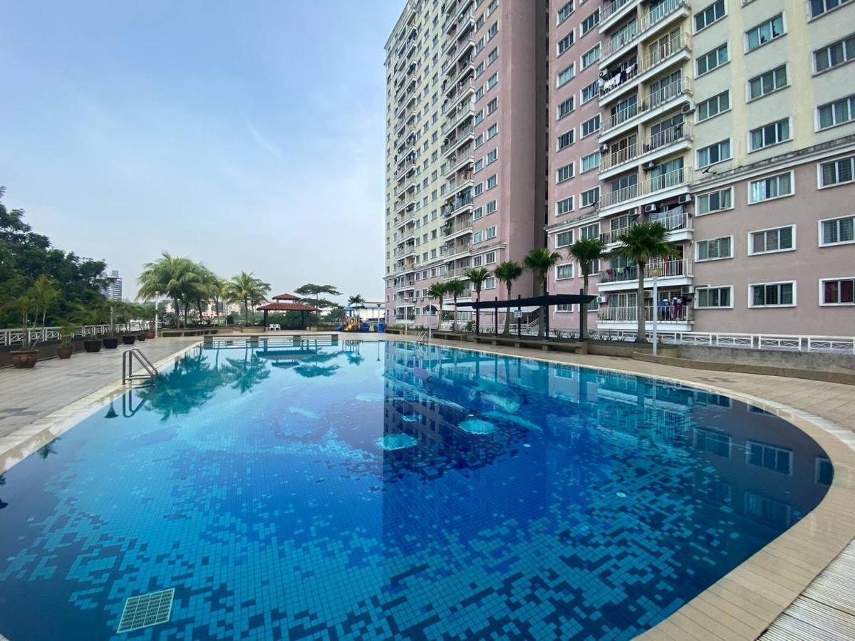 Homestay Juta Mines Seri Kembangan Balakong Serdang Lama ภายนอก รูปภาพ