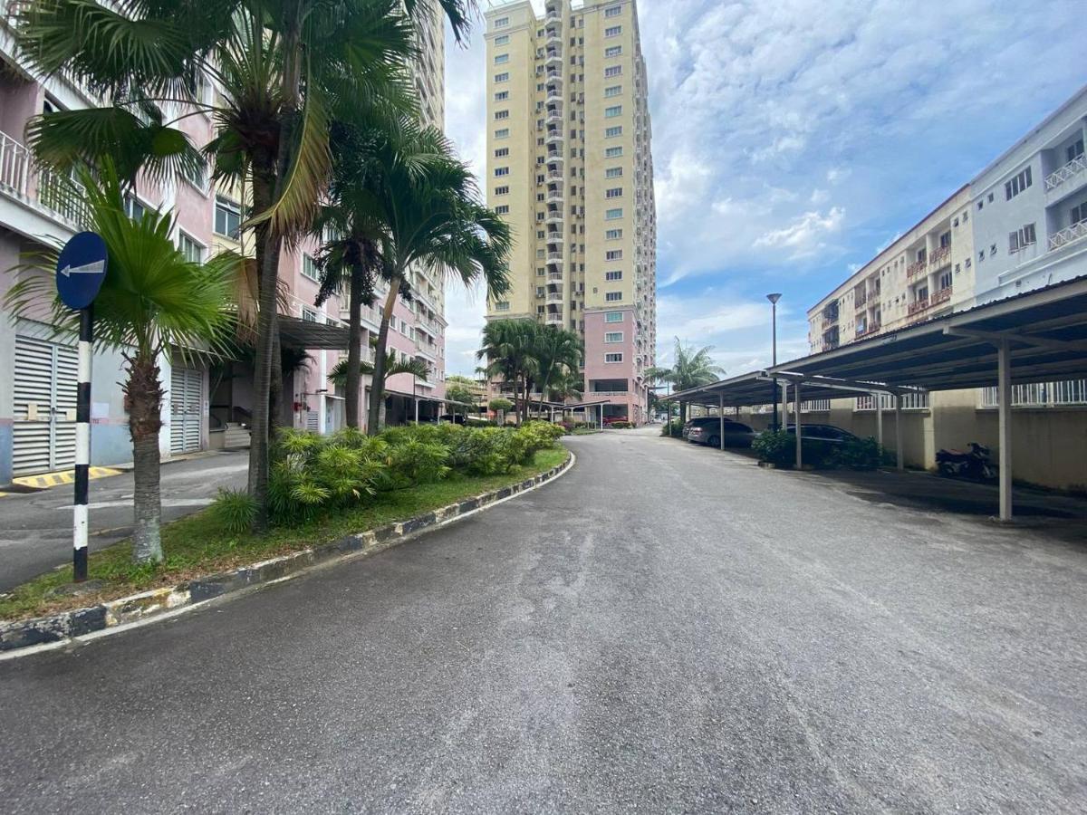 Homestay Juta Mines Seri Kembangan Balakong Serdang Lama ภายนอก รูปภาพ